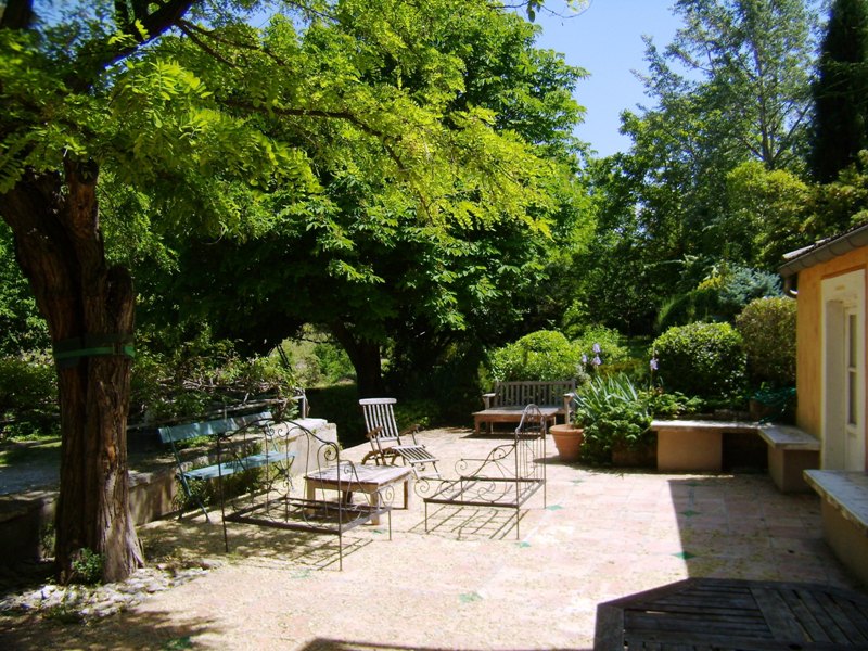 Mas du 19ème rénové en Luberon en vente chez Rosier