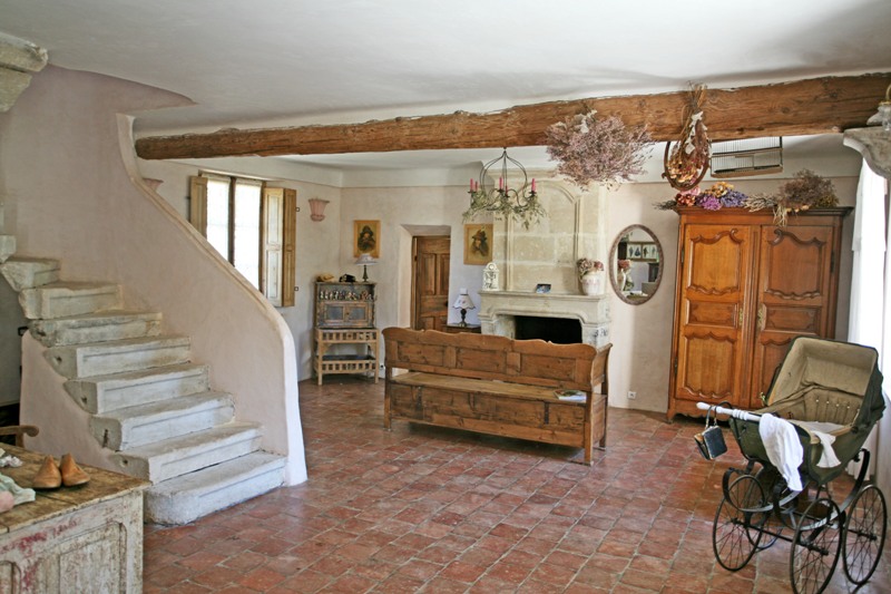 Maison en pierre en Luberon avec annexes et piscine