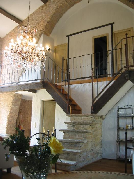 Chateau du XIIeme siecle avec vignoble