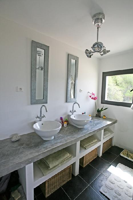 Maison contemporaine en Luberon au coeur de 6 hectares