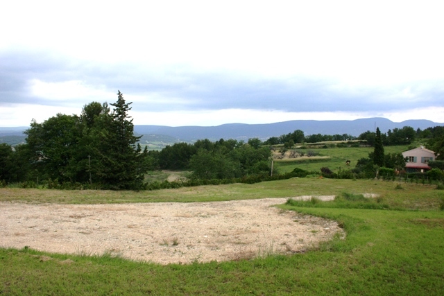 Entre Apt et Saint Saturnin les Apt, terrain de 3000 m² avec vue
