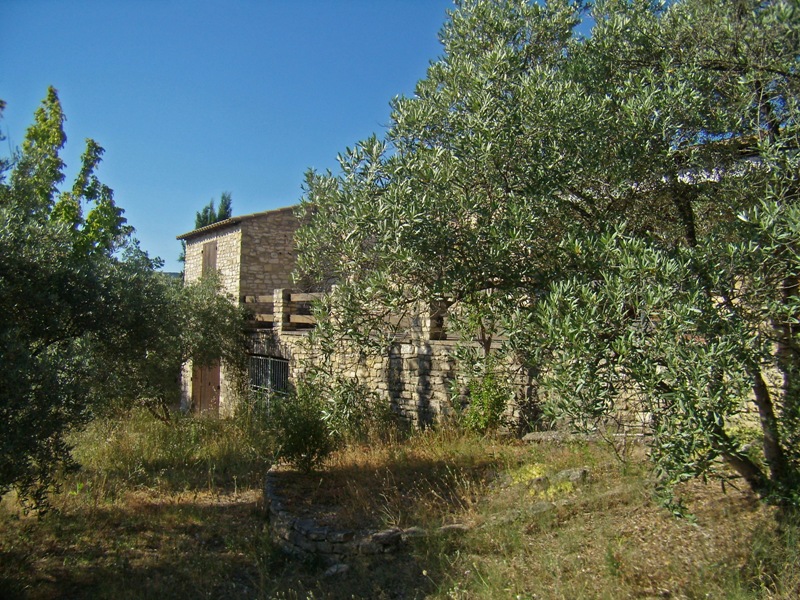 Maison en pierre en vente proche de Gordes avec vue sur le Luberon