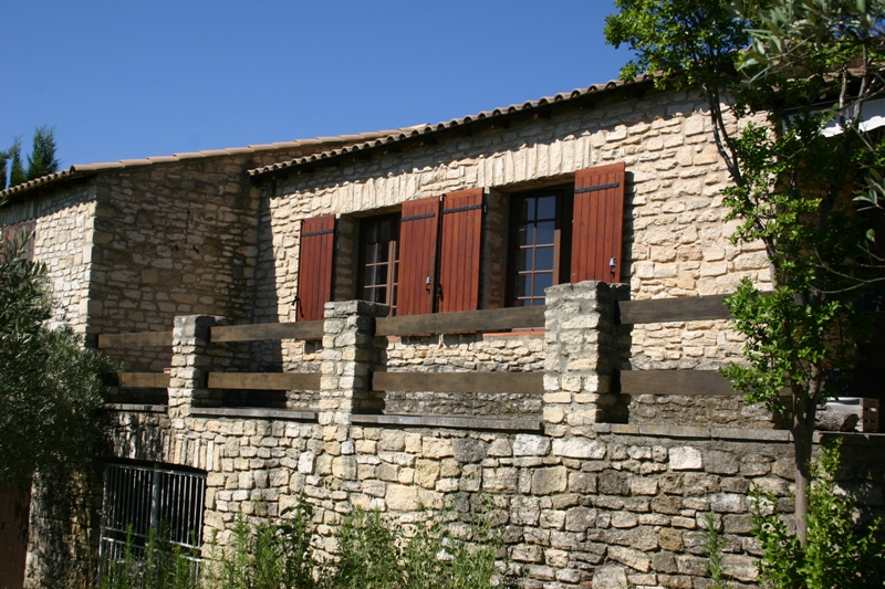 Maison en pierre en vente proche de Gordes avec vue sur le Luberon