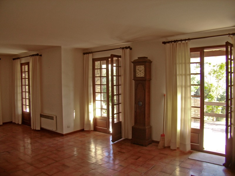 Maison en pierre en vente proche de Gordes avec vue sur le Luberon