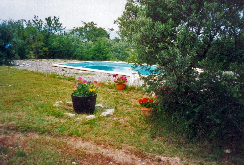 Maison en pierre en vente proche de Gordes avec vue sur le Luberon