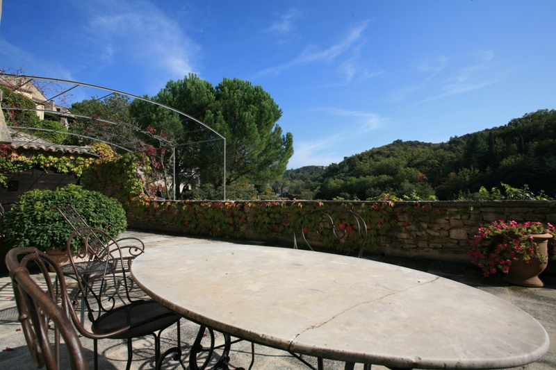 Belle maison de village avec jardin et piscine en Luberon