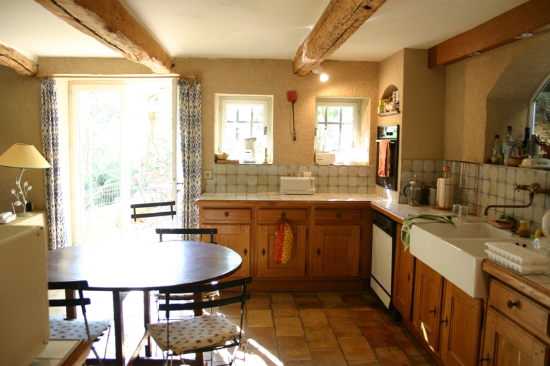 Belle maison de village avec jardin et piscine en Luberon