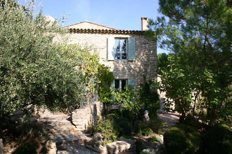 Belle maison de village avec jardin et piscine en Luberon