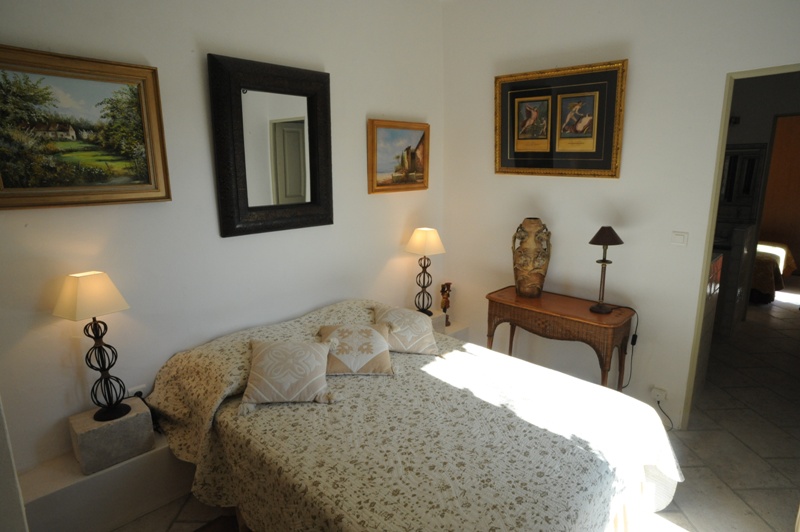 Face au Luberon, superbe maison sur un terrain d'environ 7,5 hectares