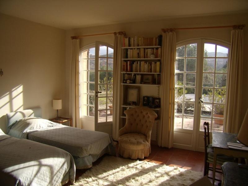Luberon, belle villa provençale avec piscine sur plus de 2 hectares.