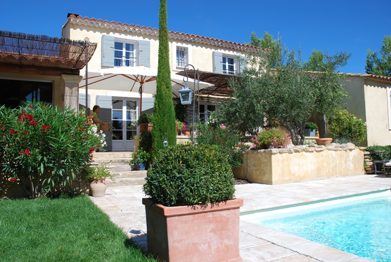 Petite Bastide de charme avec piscine, proche village du Luberon