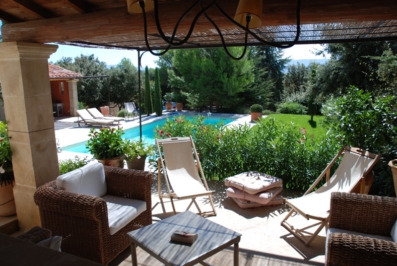 Petite Bastide de charme avec piscine, proche village du Luberon