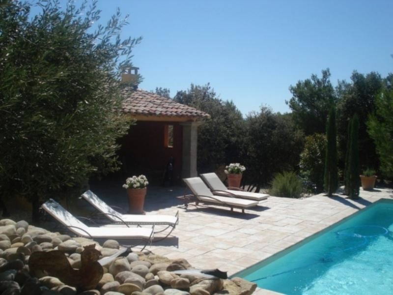 Petite Bastide de charme avec piscine, proche village du Luberon