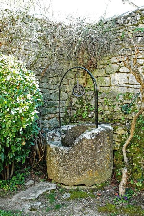 Gordes, authentique ferme fortifiée sur 4,4 hectares