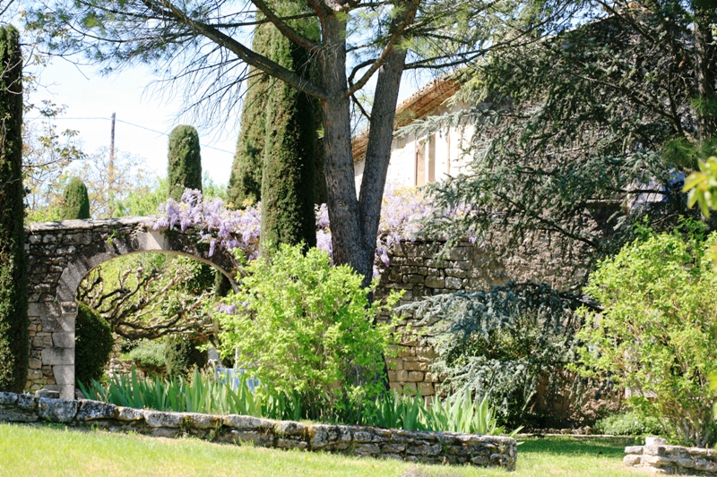 Gordes, authentique ferme fortifiée sur 4,4 hectares