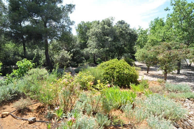 Provence, jolie villa à proximité d'un hameau traditionnel du Luberon
