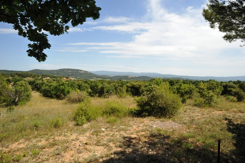 Provence, jolie villa à proximité d'un hameau traditionnel du Luberon