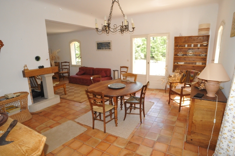 Provence, jolie villa à proximité d'un hameau traditionnel du Luberon