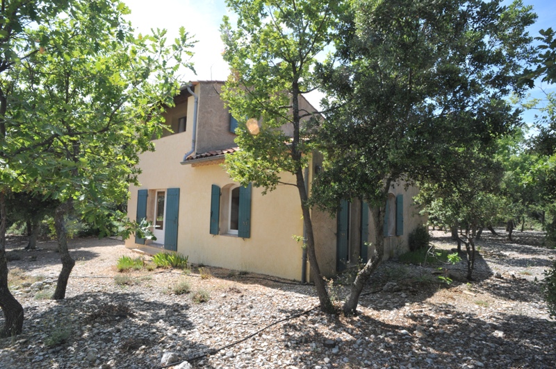 Provence, jolie villa à proximité d'un hameau traditionnel du Luberon