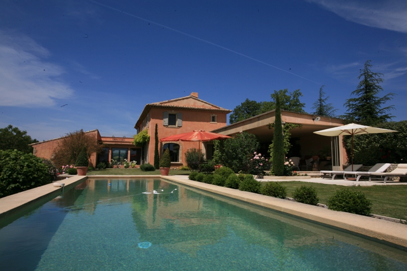 Luberon, bastide contemporaine, vues superbes  sur les lavandes et le village de Bonnieux