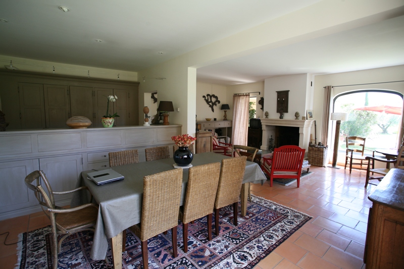 Luberon, bastide contemporaine, vues superbes  sur les lavandes et le village de Bonnieux