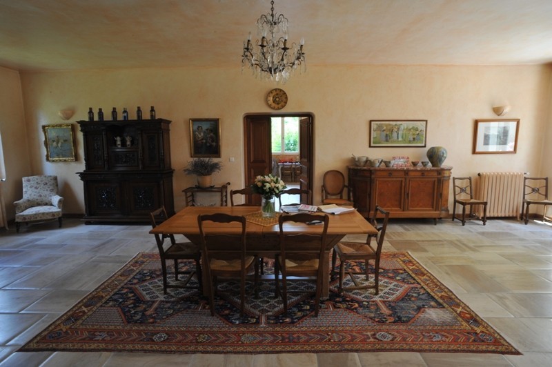 Luberon, Bastide provencale sur propriété de plus de 12 HA