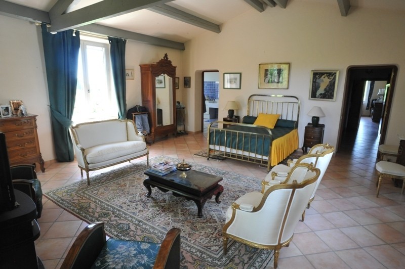 Luberon, Bastide provencale sur propriété de plus de 12 HA