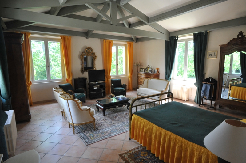 Luberon, Bastide provencale sur propriété de plus de 12 HA