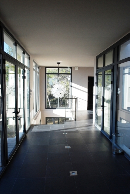 Provence, exceptionnelle maison contemporaine sur la hauteur