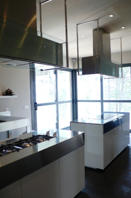 Provence, exceptionnelle maison contemporaine sur la hauteur