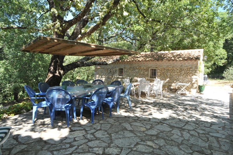 Propriété du Lubéron avec piscine et studio indépendant