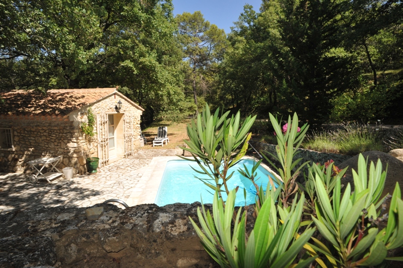 Propriété du Lubéron avec piscine et studio indépendant