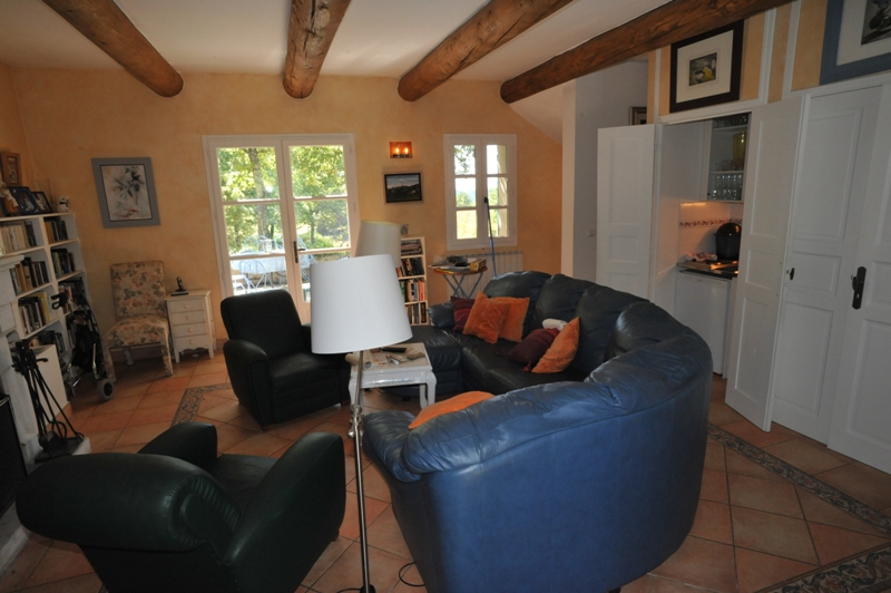 Propriété du Lubéron avec piscine et studio indépendant