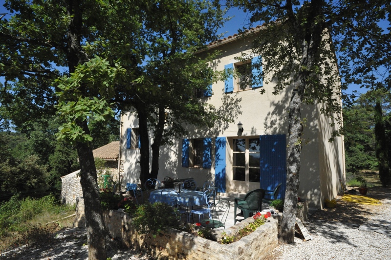 Propriété du Lubéron avec piscine et studio indépendant
