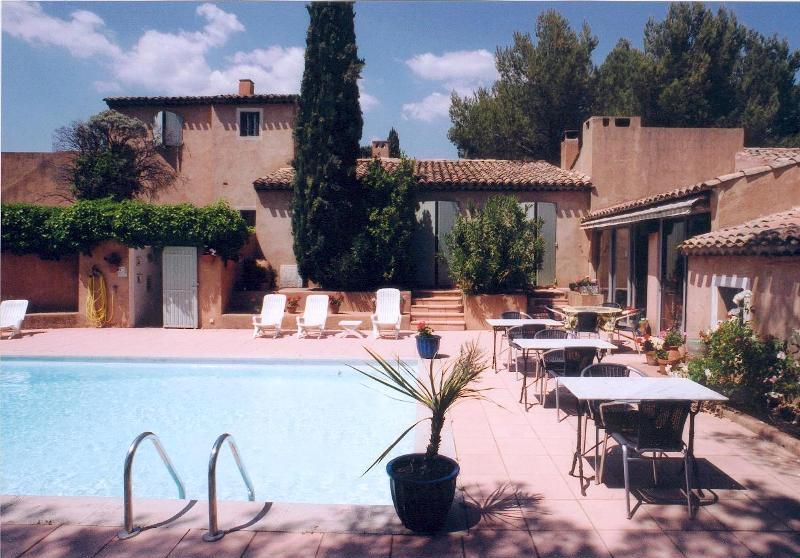Au coeur du Luberon, ensemble de charme offrant de nombreuses possiblités