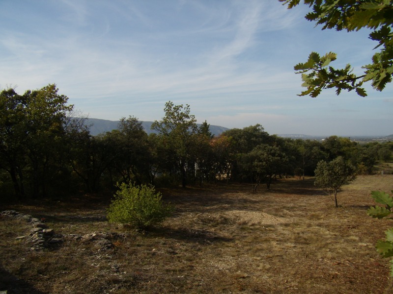 Maison, proche Gordes, plain pied sur terrain de 3808 m² avec piscine
