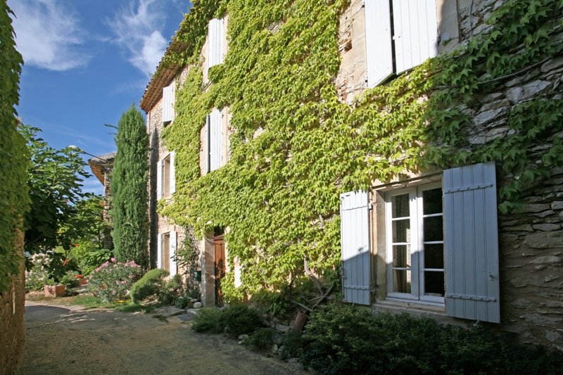 Luberon, maison de Maître en hameau avec jardin