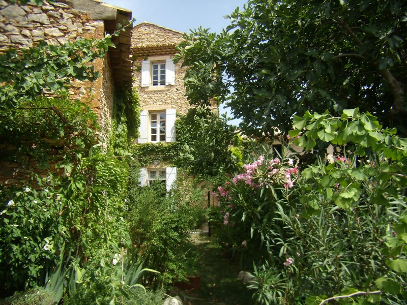 Luberon, maison de Maître en hameau avec jardin