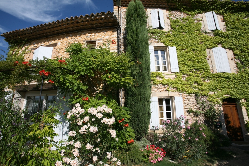 Luberon, maison de Maître en hameau avec jardin