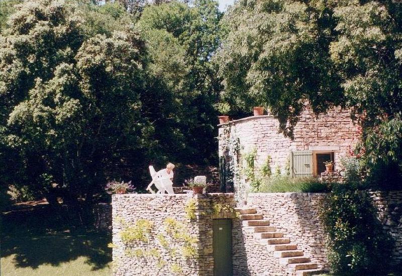 Gordes, belle maison en pierre avec dépendances et piscine