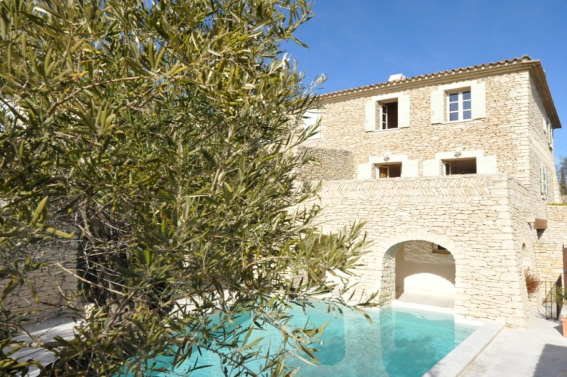 Gordes - Maison de village avec garage et piscine   