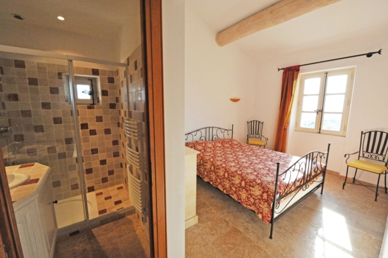 Gordes - Maison de village avec garage et piscine   