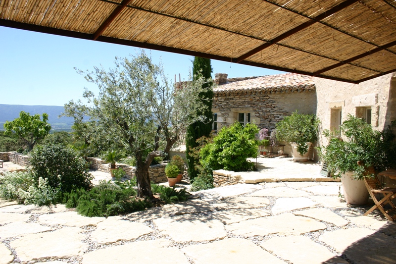 Proche de Gordes... dans un site exceptionnel !
