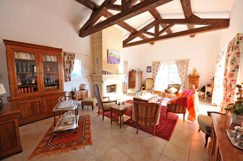 Luberon, agréable villa avec terrasses, piscine et vue