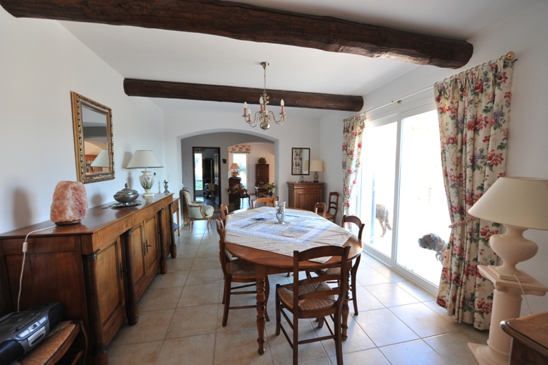 Luberon, agréable villa avec terrasses, piscine et vue