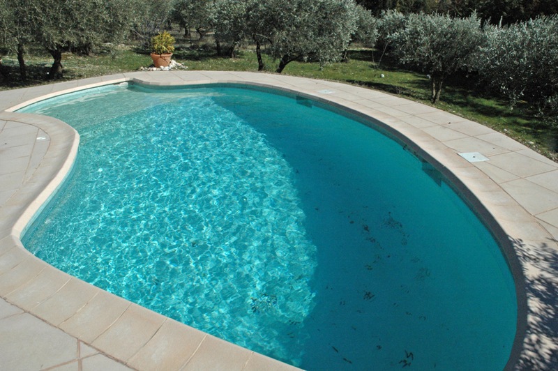 Luberon, agréable villa avec terrasses, piscine et vue