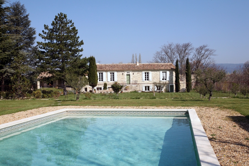 Mas du XVIIIème siècle restauré face au Luberon