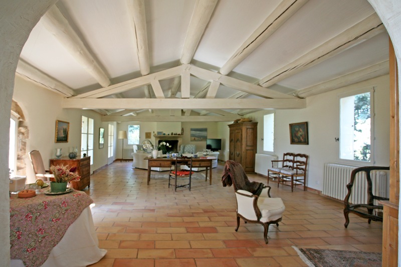Mas du XVIIIème siècle restauré face au Luberon