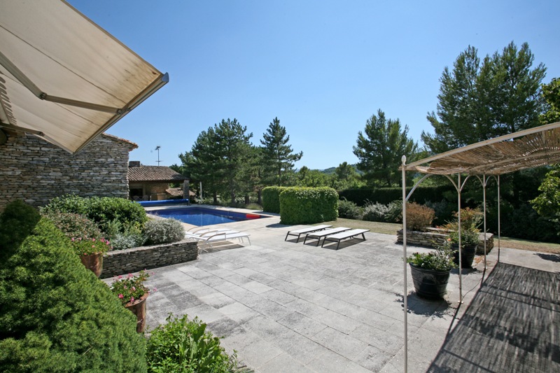 Maison en Luberon avec piscine au calme