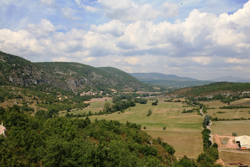 Ferme restaurée avec 9 hectares proche Luberon